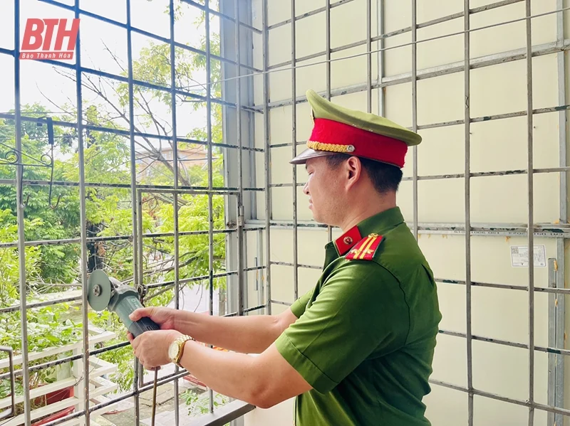 Tuyên truyền, vận động người dân tháo dỡ “chuồng cọp” bảo đảm an toàn PCCC