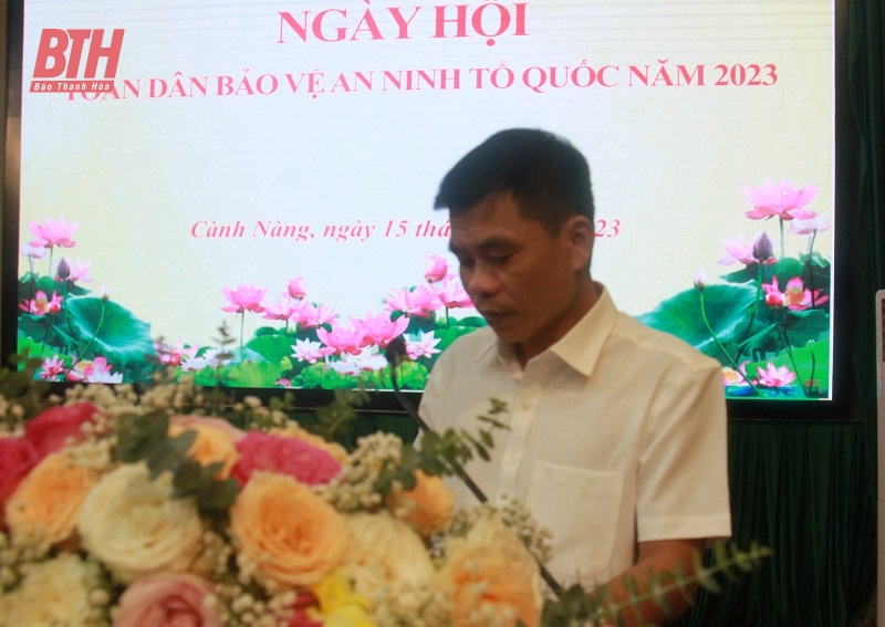 Phó Chủ tịch Thường trực HĐND tỉnh Lê Tiến Lam chung vui “Ngày hội toàn dân bảo vệ an ninh Tổ quốc năm 2023” tại thị trấn Cành Nàng