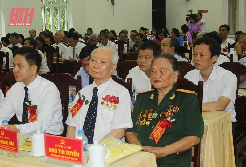 Kỷ niệm 75 năm thành lập Đảng bộ phường Nam Ngạn