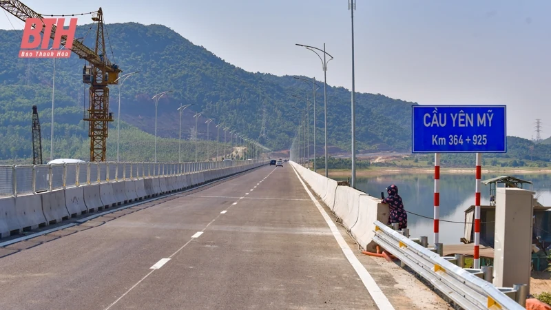 Những chuyến xe đầu tiên lăn bánh trên cao tốc nối Thanh Hóa - Nghệ An