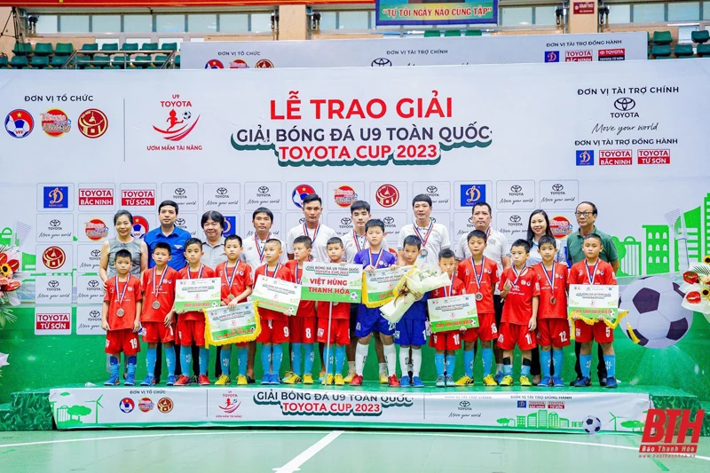 Vinh danh, trao thưởng đội bóng đá U9 Việt Hùng Thanh Hóa
