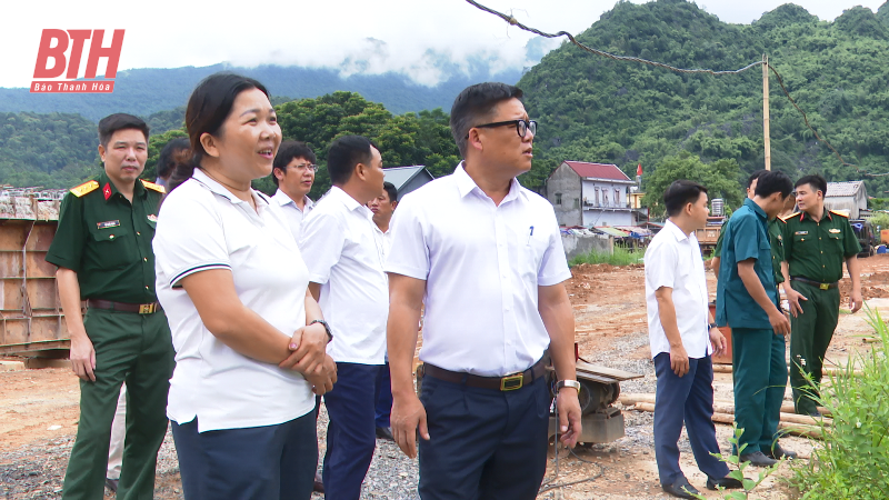 Tặng Giấy khen cho công dân dũng cảm cứu người đuối nước