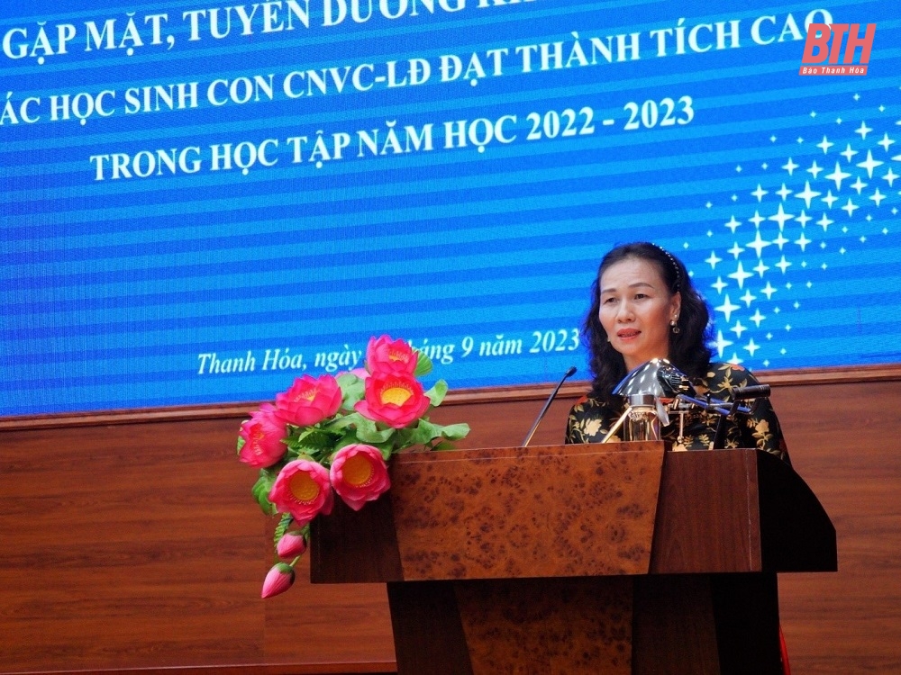 Công ty Điện lực Thanh Hóa tuyên dương, khen thưởng con CBCNV đạt thành tích cao trong học tập