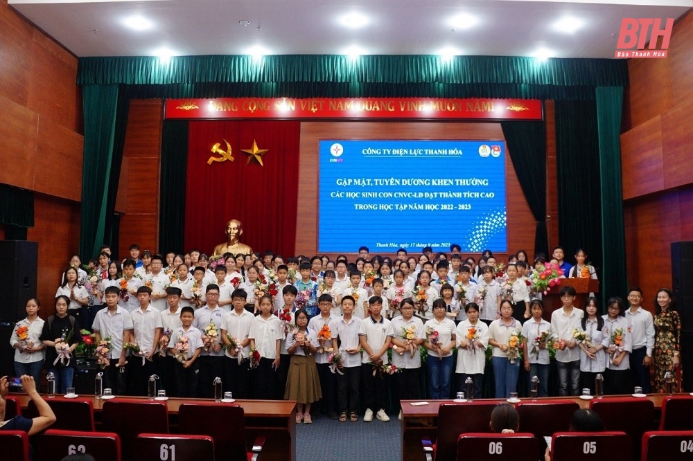 Công ty Điện lực Thanh Hóa tuyên dương, khen thưởng con CBCNV đạt thành tích cao trong học tập