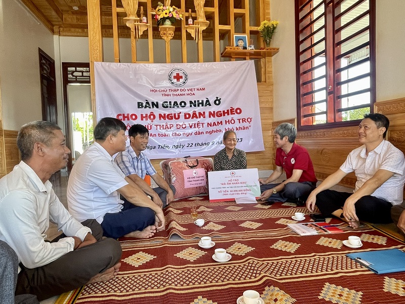 Bàn giao nhà ở cho ngư dân nghèo tại huyện Nga Sơn