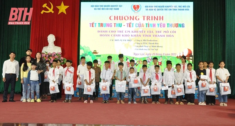 Ấm áp chương trình “Tết trung thu - Tết của tình yêu thương”