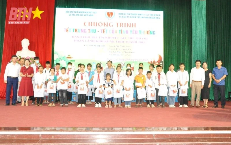 Ấm áp chương trình “Tết trung thu - Tết của tình yêu thương”