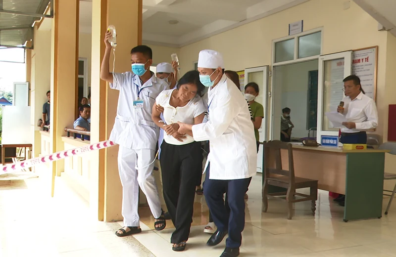 Diễn tập xử lý ngộ độc thực phẩm tại các bữa ăn tập trung đông người