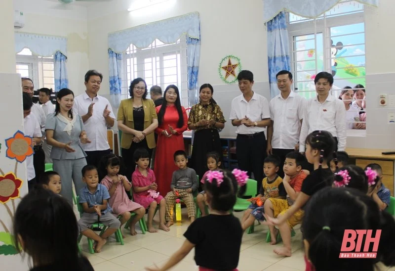Đoàn ĐBQH tỉnh tiếp xúc cử tri huyện Vĩnh Lộc và Thạch Thành