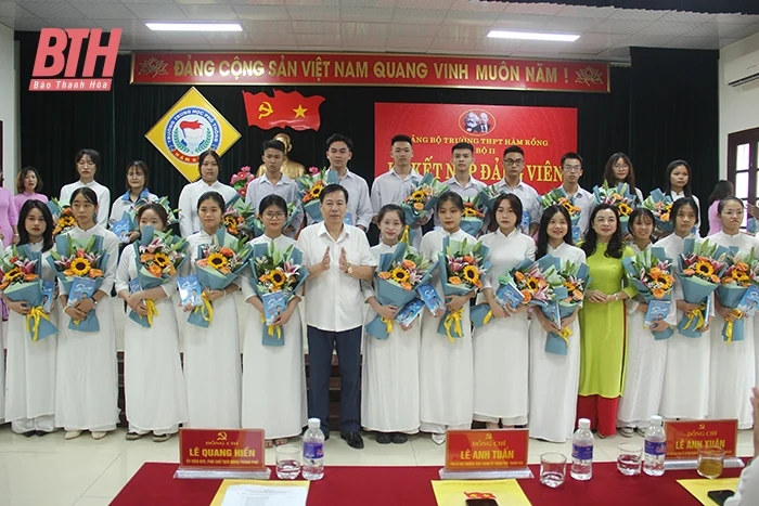 Củng cố “hạt nhân”, xây dựng “nền tảng” vững chắc cho Đảng (Bài 1): Chú trọng các nhân tố “chìa khóa”