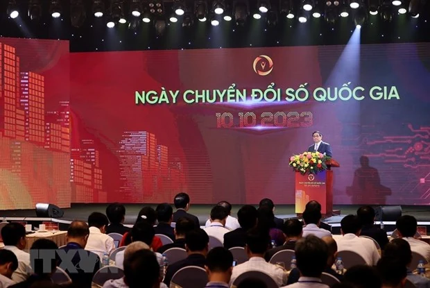 Thủ tướng: Chuyển đổi số phải để người dân, doanh nghiệp hưởng lợi