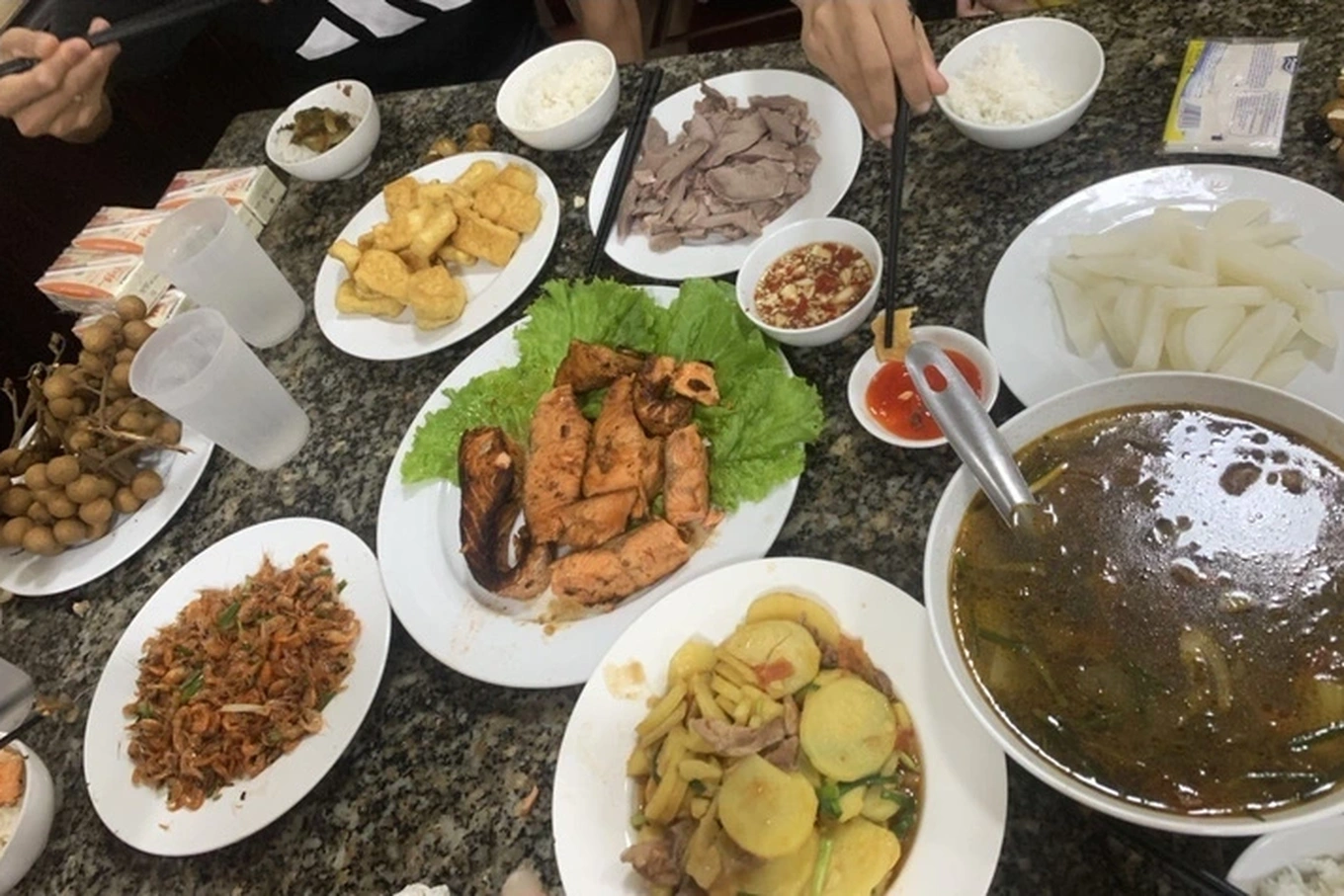 Bộ VH,TT&DL lên tiếng về bữa ăn 800.000 đồng ở đội tuyển bóng bàn; HLV Troussier: 