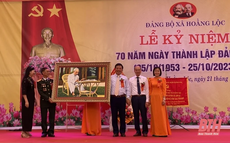 Đoàn kết, đổi mới, xây dựng Đảng bộ xã Hoằng Lộc trong sạch, vững mạnh