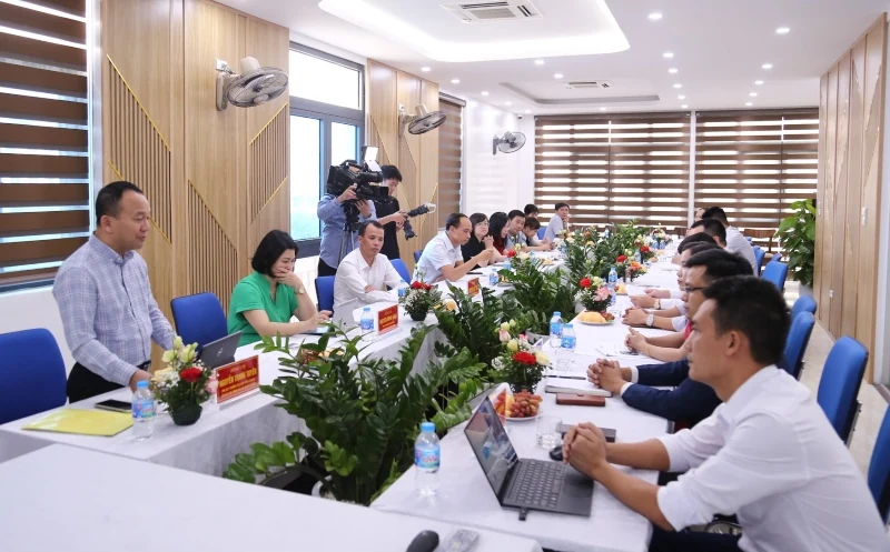Đoàn Công tác Bộ Thông tin và Truyền thông thăm và làm việc tại Công ty TNHH Minh Lộ