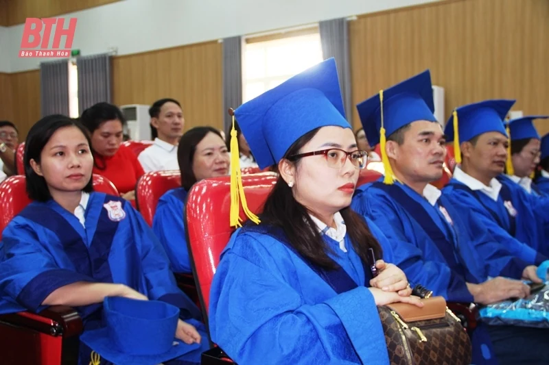 Phân hiệu Đại học Y Hà Nội tại Thanh Hóa tổ chức lễ tốt nghiệp và trao bằng CKI, CKII hệ tập trung theo chứng chỉ