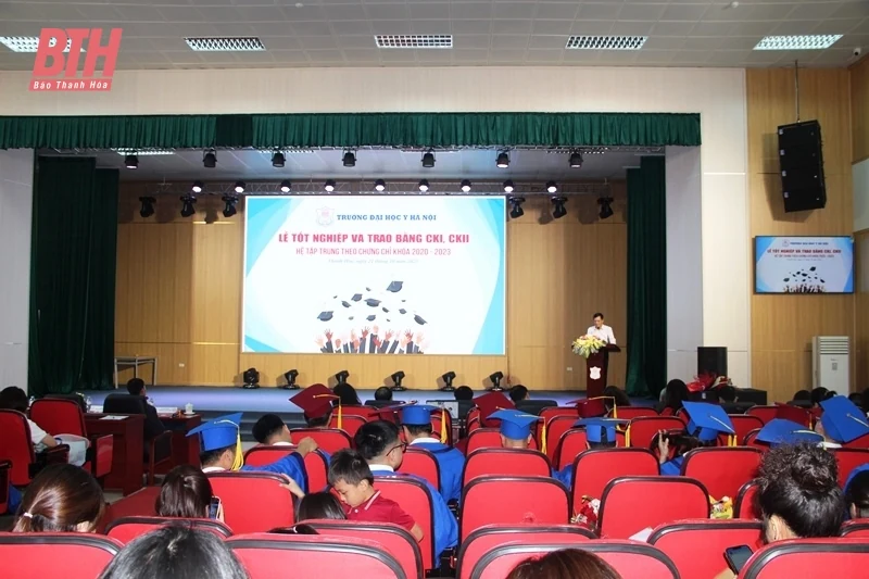 Phân hiệu Đại học Y Hà Nội tại Thanh Hóa tổ chức lễ tốt nghiệp và trao bằng CKI, CKII hệ tập trung theo chứng chỉ