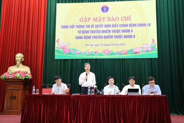 Chuyển COVID-19 sang nhóm B: Bộ Y tế vẫn khuyến cáo đeo khẩu trang