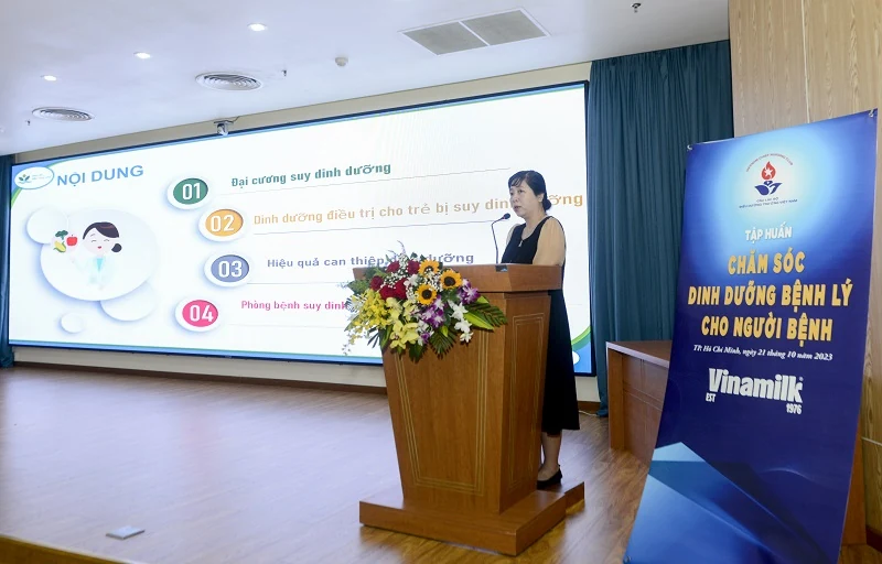 Vinamilk đồng hành cùng CLB Điều dưỡng trưởng Việt Nam tập huấn chăm sóc dinh dưỡng bệnh lý cho người bệnh