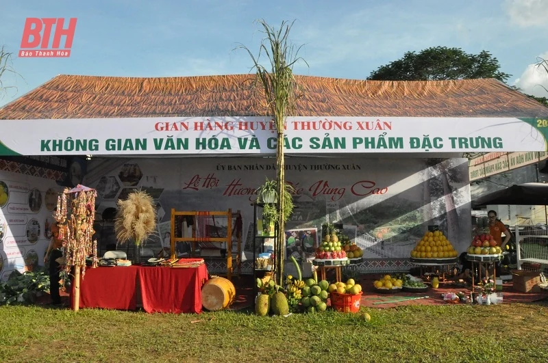 Nhiều sản phẩm OCOP đặc trưng của các huyện miền núi được trưng bày tại Lễ hội Văn hóa “Hương sắc vùng cao”