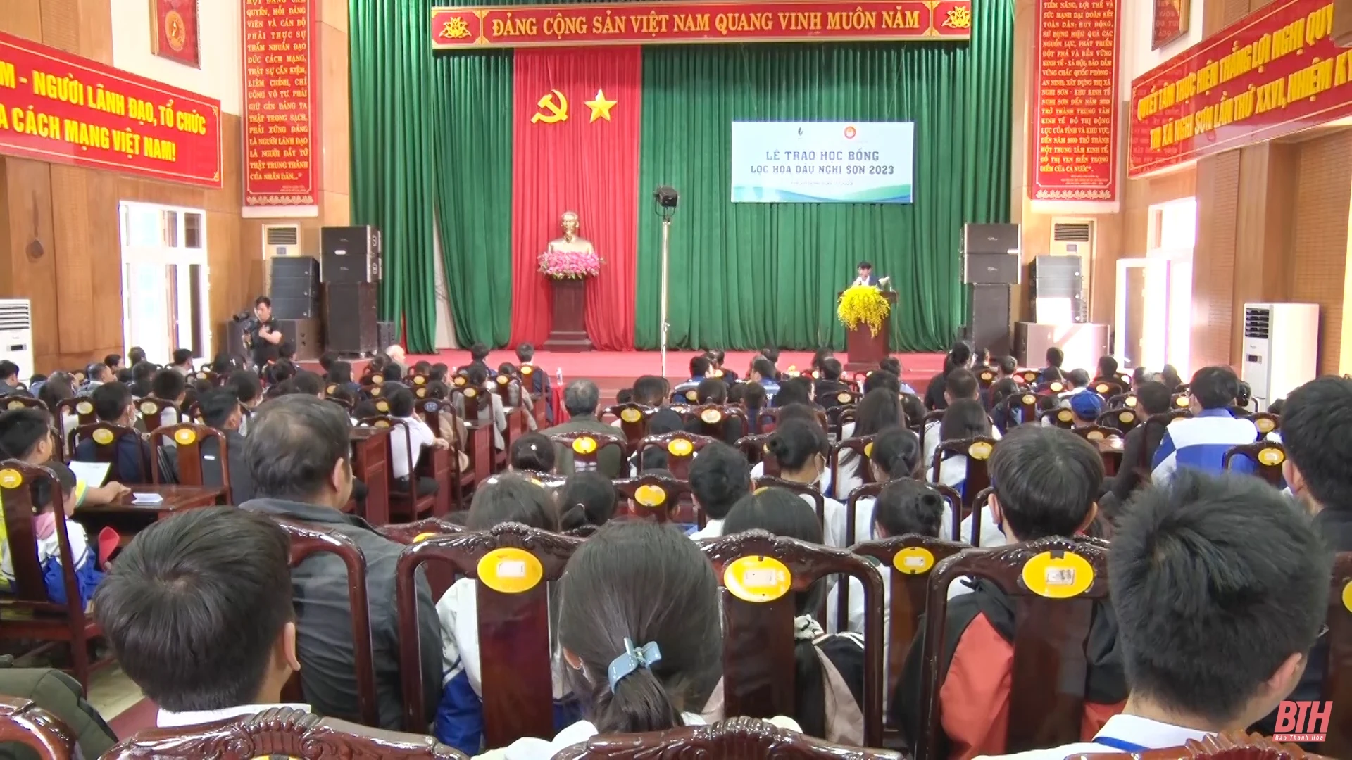 Trao 294 suất học bổng cho học sinh, sinh viên trên địa bàn thị xã Nghi Sơn