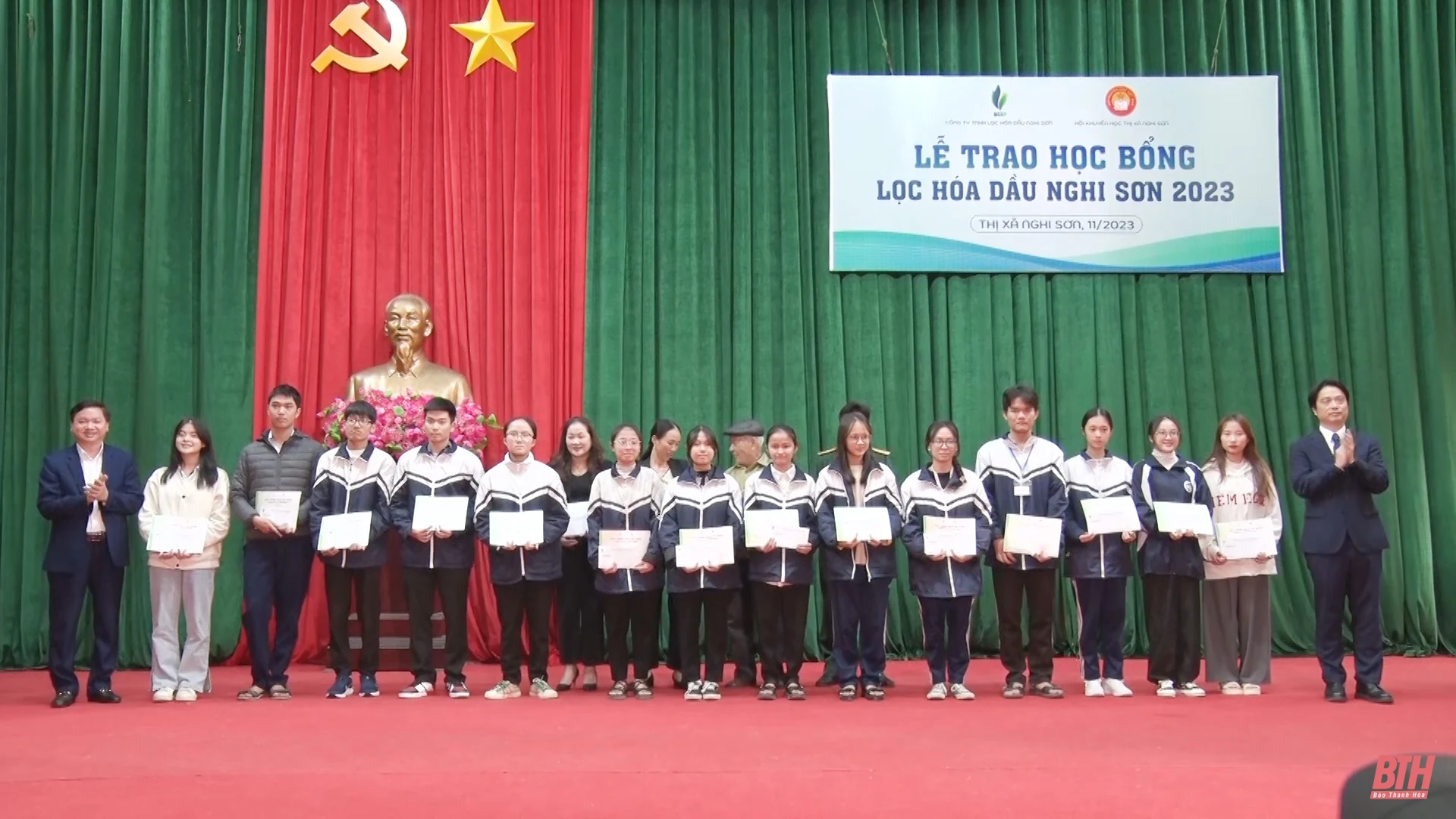 Trao 294 suất học bổng cho học sinh, sinh viên trên địa bàn thị xã Nghi Sơn