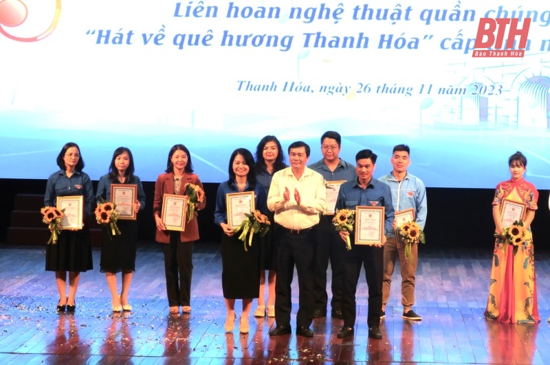 Liên hoan nghệ thuật quần chúng “Hát về quê hương Thanh Hoá”