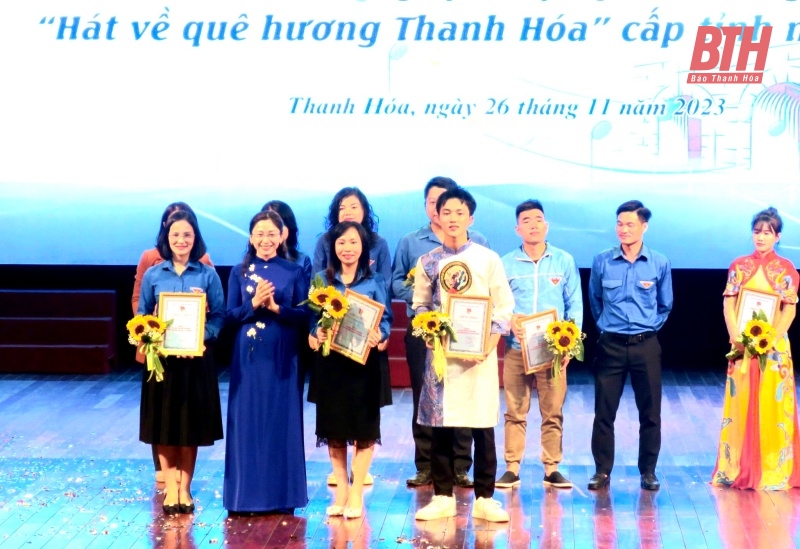 Liên hoan nghệ thuật quần chúng “Hát về quê hương Thanh Hoá”