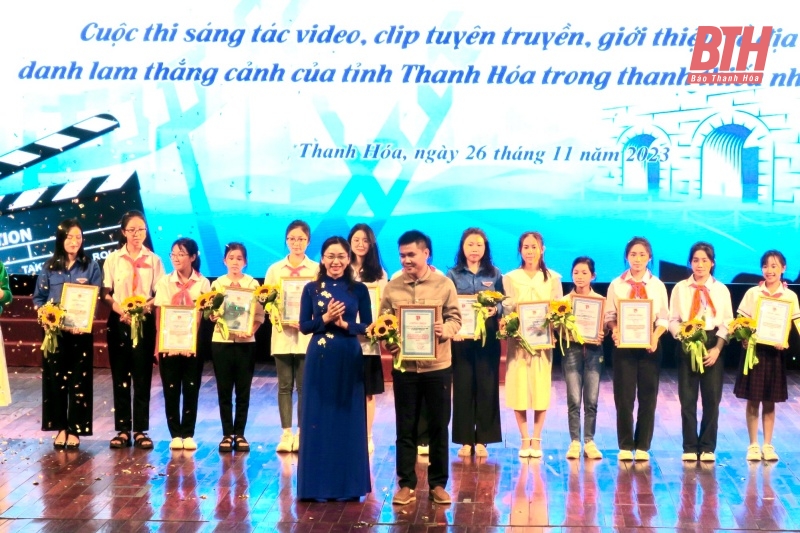 Liên hoan nghệ thuật quần chúng “Hát về quê hương Thanh Hoá”