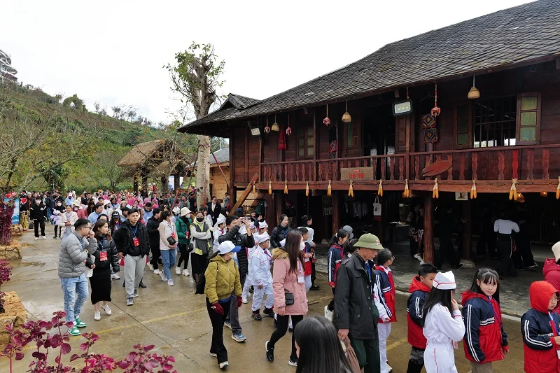 Kỷ niệm 10 năm xây dựng cáp treo lên đỉnh Fansipan, 10 năm làm đẹp vùng đất
