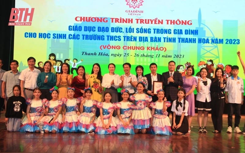 Trao giải hội thi truyền thông giáo dục đạo đức, lối sống cho học sinh THCS