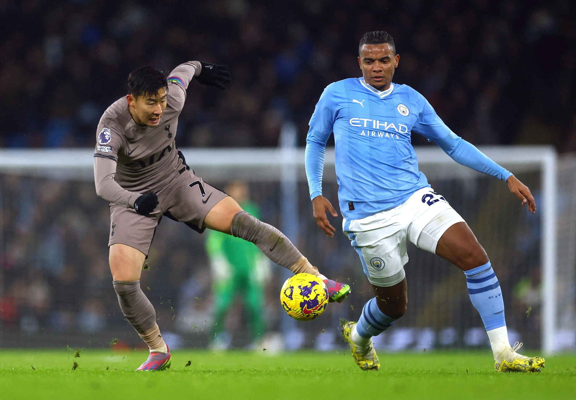 Đội bóng Yokohama FC của Công Phượng xuống hạng; Rashford bị nghi “chống đối” Ten Hag