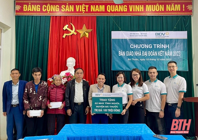 BIDV Lam Sơn trao tặng nhà tình nghĩa cho 2 gia đình tại huyện Bá Thước