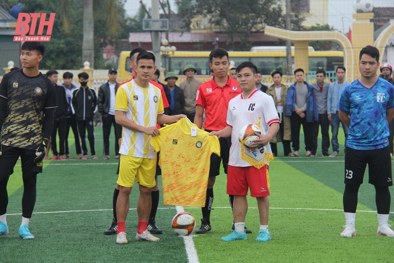 CLB Đông Á Thanh Hóa giao lưu bóng đá “Đông ấm, Xuân tình nguyện” gây quỹ từ thiện tại Hậu Lộc