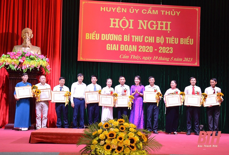 Lan tỏa phong trào học tập và làm theo Bác ở huyện Cẩm Thủy