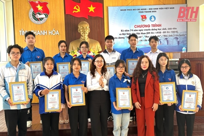 Biểu dương, khen thưởng các tập thể, cá nhân đạt danh hiệu “Sinh viên 5 tốt”, “Học sinh 3 tốt”, “Học sinh 3 rèn luyện”