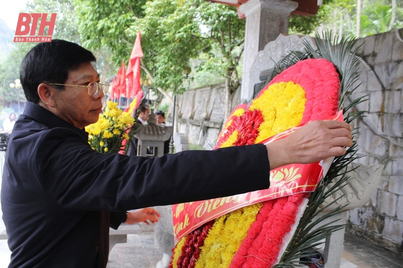 Bí thư Đảng ủy Khối Cơ quan và Doanh nghiệp tỉnh thăm, chúc tết tại huyện Quan Hóa