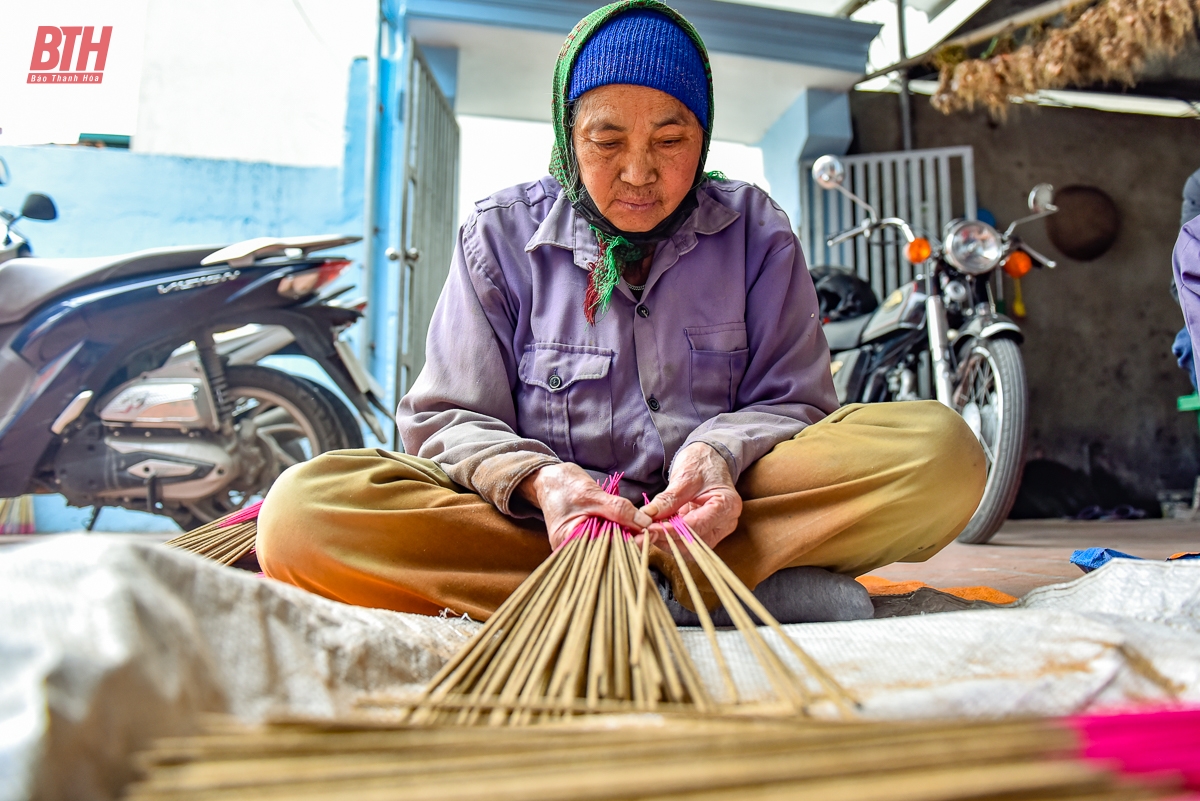 Làng nghề làm hương 300 tuổi tất bật vào mùa tết