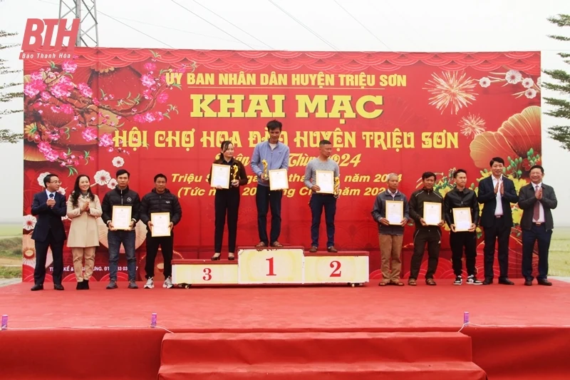 Về Triệu Sơn đi Hội chợ hoa đào