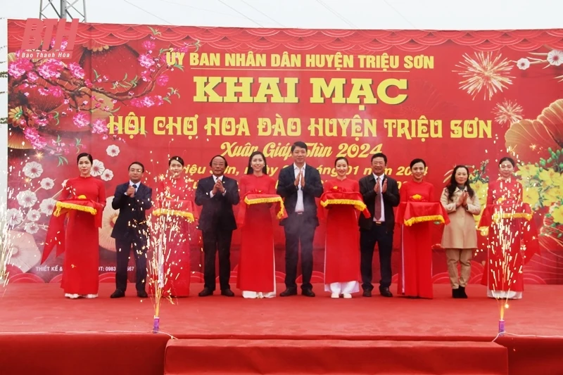Về Triệu Sơn đi Hội chợ hoa đào