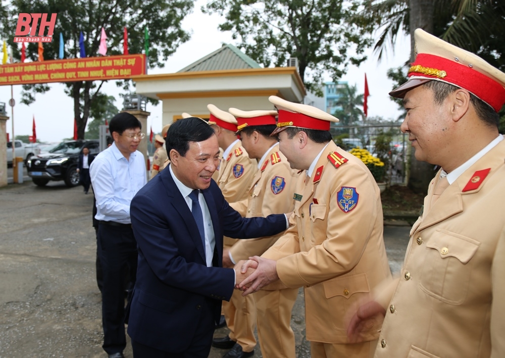 Phó Bí thư Thường trực Tỉnh ủy Lại Thế Nguyên kiểm tra và chúc tết một số đơn vị làm nhiệm vụ trong dịp Tết Nguyên đán Giáp Thìn