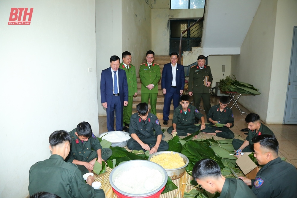 Phó Bí thư Thường trực Tỉnh ủy Lại Thế Nguyên kiểm tra và chúc tết một số đơn vị làm nhiệm vụ trong dịp Tết Nguyên đán Giáp Thìn