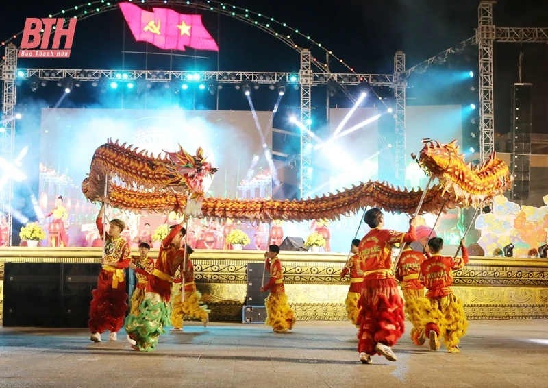 Chương trình nghệ thuật và màn pháo hoa chào đón Xuân Giáp Thìn 2024