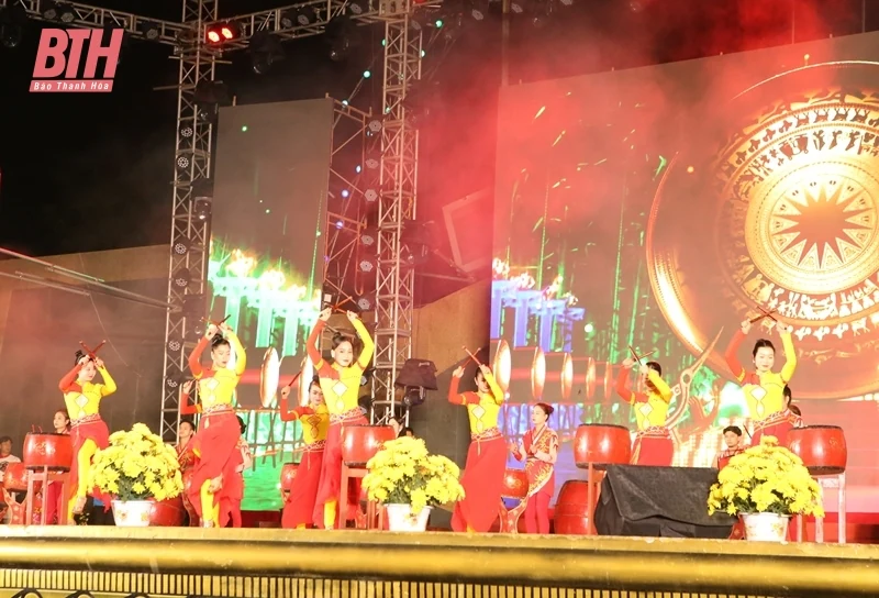 Chương trình nghệ thuật và màn pháo hoa chào đón Xuân Giáp Thìn 2024