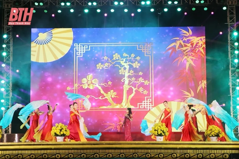 Chương trình nghệ thuật và màn pháo hoa chào đón Xuân Giáp Thìn 2024