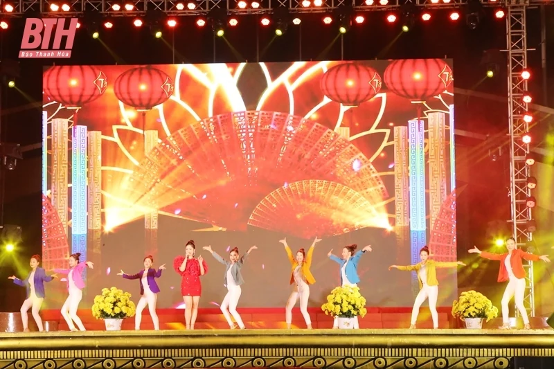Chương trình nghệ thuật và màn pháo hoa chào đón Xuân Giáp Thìn 2024