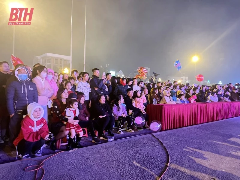 Chương trình nghệ thuật và màn pháo hoa chào đón Xuân Giáp Thìn 2024