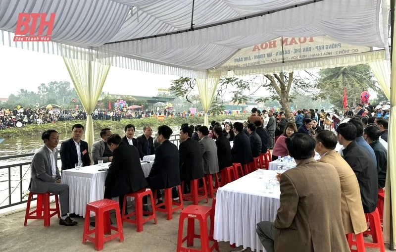 Tưng bừng lễ hội đua thuyền truyền thống trên sông Hói Đào