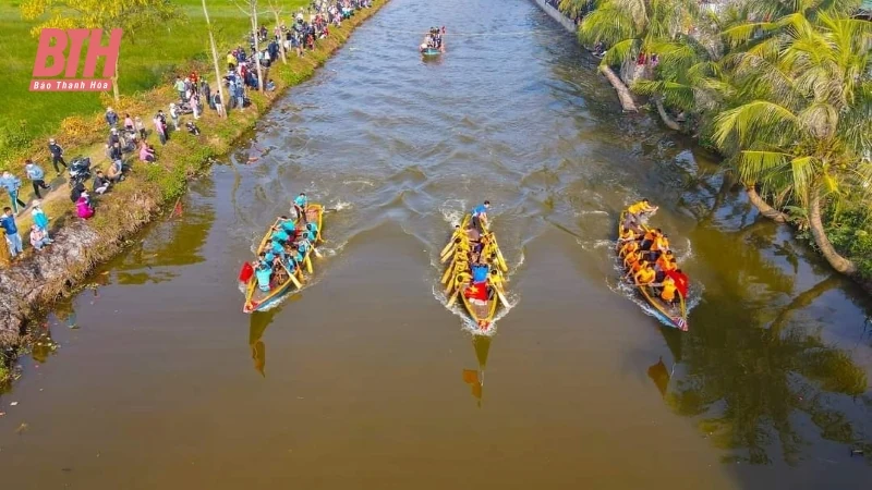 Tưng bừng lễ hội đua thuyền truyền thống trên sông Hói Đào
