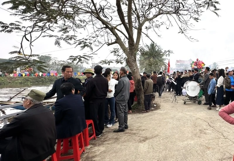 Tưng bừng lễ hội đua thuyền truyền thống trên sông Hói Đào