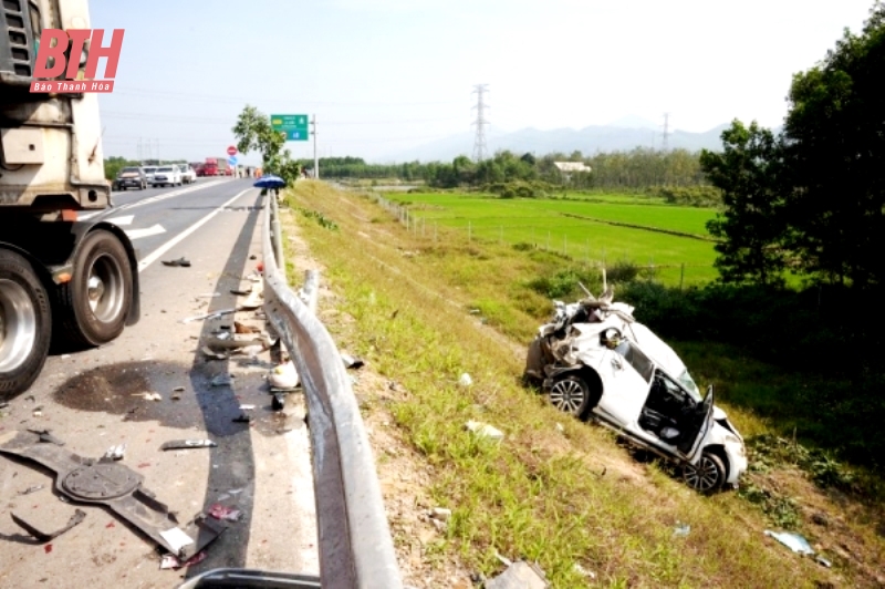 Ban An toàn giao thông tỉnh thăm viếng, động viên gia đình nạn nhân tử vong do tai nạn giao thông trên cao tốc Cam Lộ - La Sơn